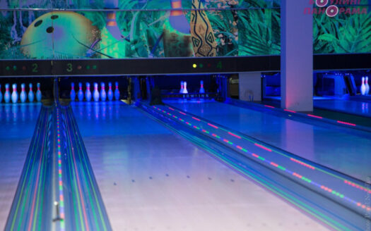 Bowlingcenter mit Restaurant, Sommergarten und Proshop