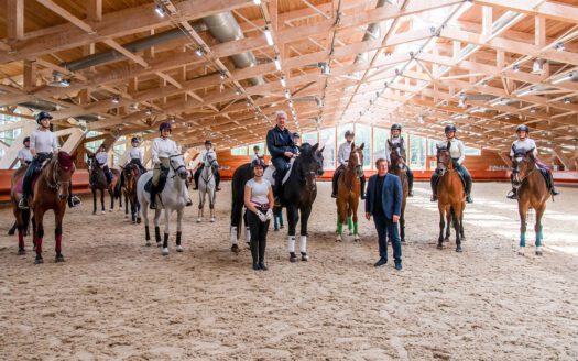 Reitanlage mit Olympischer Reithalle und Stellboxen für Pferde in Ostwestfalen Lippe zu verkaufen